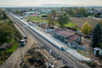 Widok z lotu ptaka na modernizowaną stacje kolejową Goczałkowice.