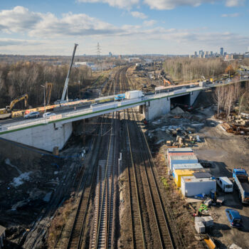 Wiadukt drogowy w ciągu ul. Bagiennej w Katowicach z nową jezdnią po stronie wschodniej
