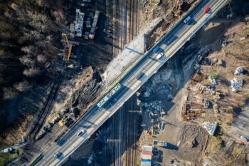 Listopad: Wiadukt drogowy na ul. Bagiennej w Katowicach z nową jezdnią po stronie wschodniej