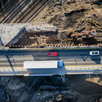 Wiadukt drogowy w ciągu ul. Bagiennej w Katowicach z nową jezdnią po stronie wschodniej
