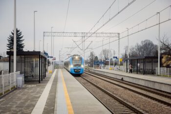 Przystanek Goczałkowice, pociąg przy nowym peronie, fot. Łukasz Hachuła PLK SA
