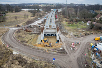Budowa nowego, ponad 600-metrowego mostu kolejowego w Zebrzydowicach