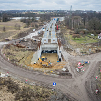 Budowa nowego, ponad 600-metrowego mostu kolejowego w Zebrzydowicach