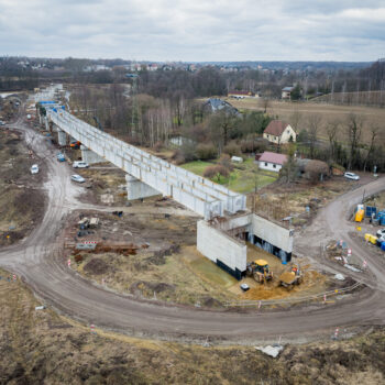 Budowa nowego, ponad 600-metrowego mostu kolejowego w Zebrzydowicach