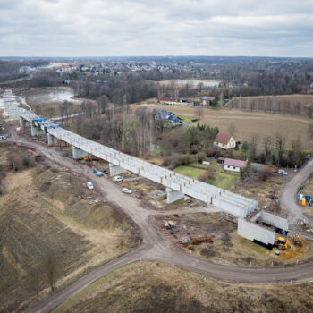Budowa nowego, ponad 600-metrowego mostu kolejowego w Zebrzydowicach