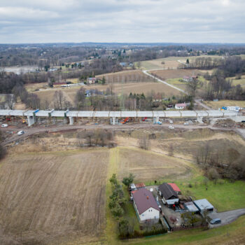 Budowa nowego, ponad 600-metrowego mostu kolejowego w Zebrzydowicach