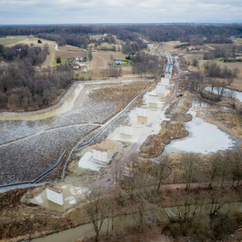 Budowa nowego, ponad 600-metrowego mostu kolejowego w Zebrzydowicach