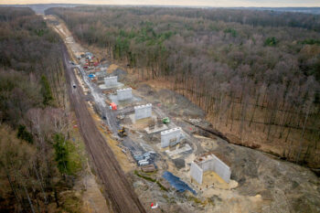 Budowa nowego mostu kolejowego na nowym przebiegu linii