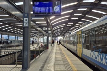 Przebudowany peron na stacji Katowice