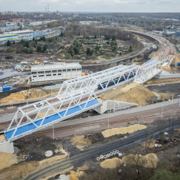 Próby obciążeniowe na nowym wiadukcie w Katowicach, w pobliżu stacji Katowice