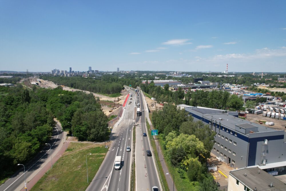 Kierowcy korzystają już z gotowego, nowego wiaduktu drogowego przy ul. Bagiennej w Katowicach