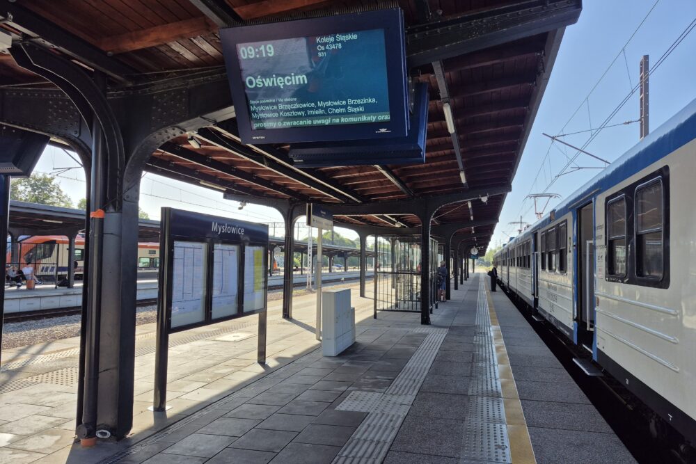 Stacja Mysłowice wypiękniała. Podróżni zyskali wygodny i bezpieczny dostęp do pociągów